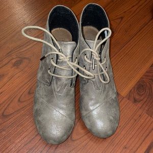 Tom’s Wedge Booties